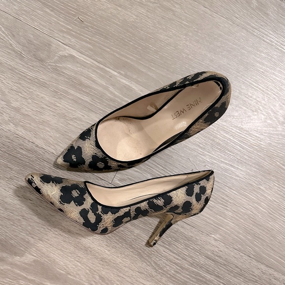 NINE WEST BLACK AND GOLD HEELS - Picture 1 of 6